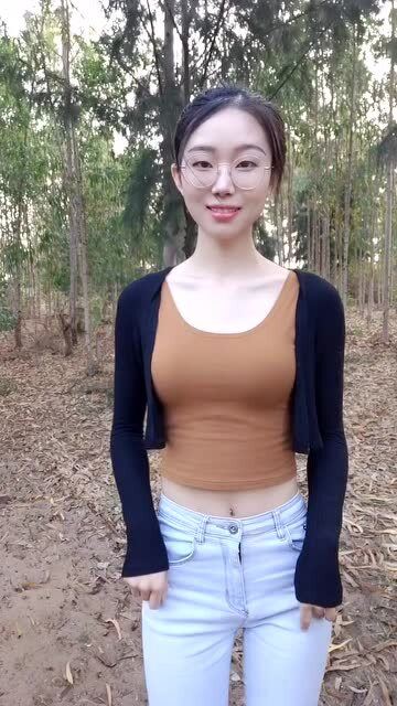 戴眼镜女老师的奖励是什么游戏,游戏背景